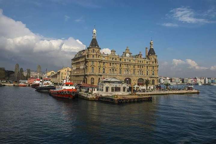 Visit 2 Continents on a Bosphorus Cruise Full-Day Istanbul Tour with Lunch - Image 5