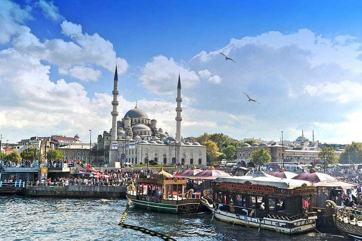 Visit 2 Continents on a Bosphorus Cruise Full-Day Istanbul Tour with Lunch - Image 3