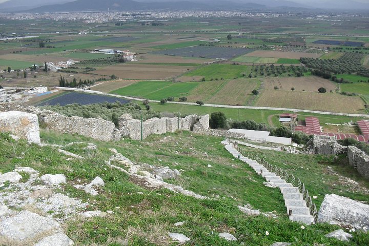 Wine Tour with Metropolis Ancient City - Image 3