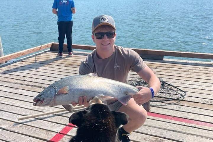 Juneau Shore Fishing for Alaskan Salmon - Image 2