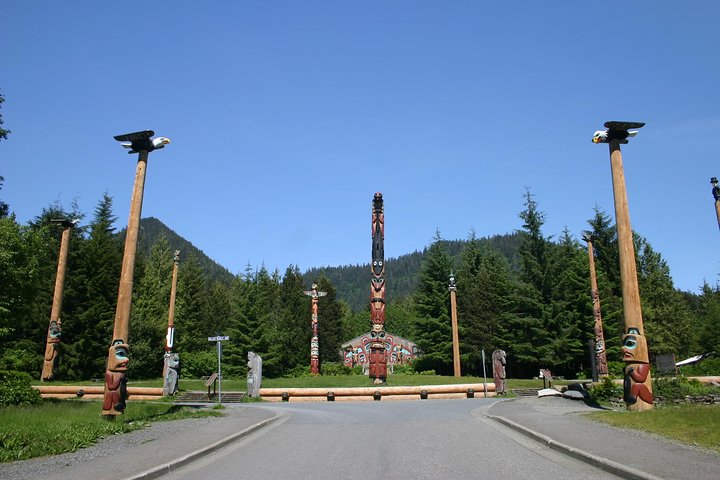 Totems, City & Wildlife by Cable Car Trolley - Image 2