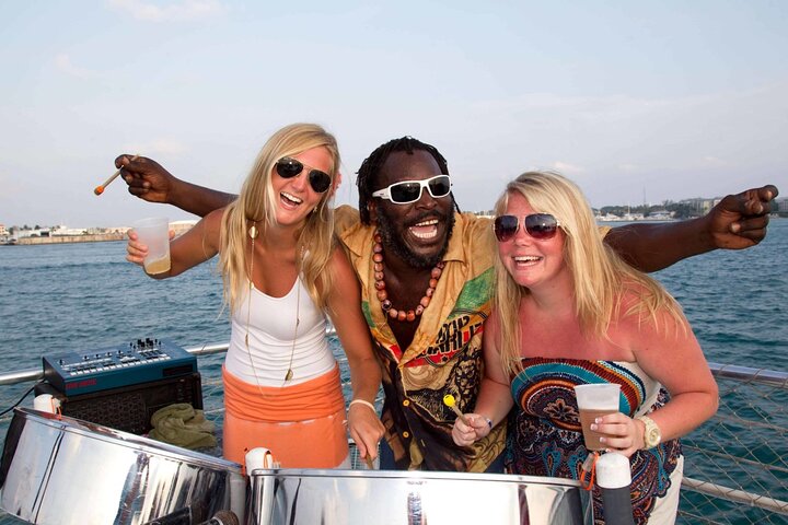 Dolphin Morning Watching & Snorkeling + open bar + 1 day Hop-On Hop-Off Fun - Image 4
