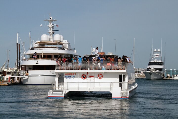 Key West: Sunset Sail Full Bar, Live Music & Dinner & Early Morning Snorkeling - Image 3
