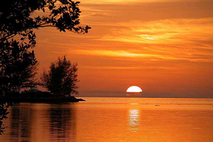 Key West: Sunset Sail Full Bar, Live Music & Dinner & Early Morning Snorkeling - Image 1