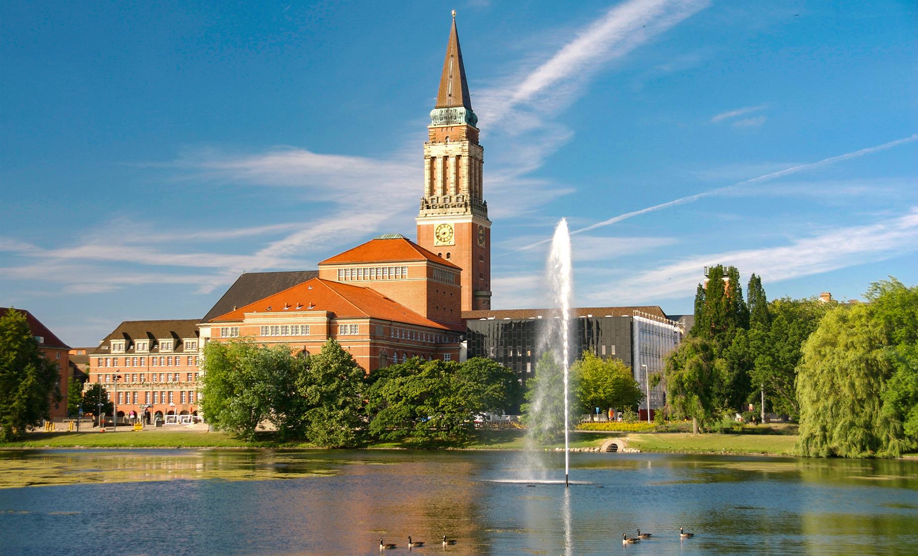 Hop-on Hop-off Kiel Highlights Tour - Image 1