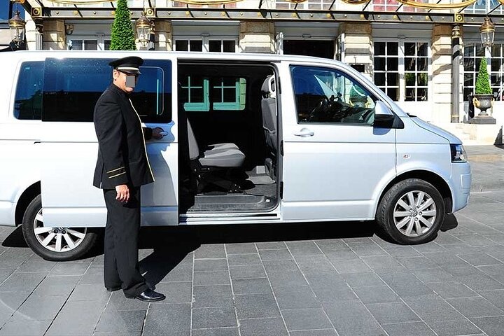 Private Transfer from Ostseekai Kiel Cruise Port to Hamburg city - Image 2