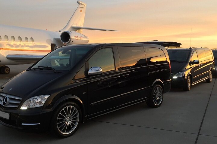 Private Transfer from Ostseekai Kiel Cruise Port to Hamburg city - Image 3