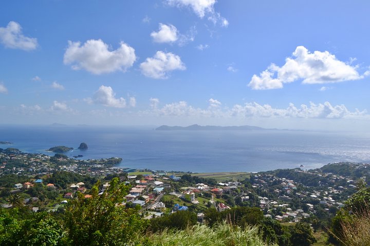 Scenic Historical Tour to Fort Charlotte and Queens drive from IV Tours - Image 5