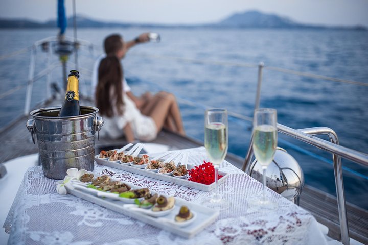 Experience 42 Islands Hopping 2 Days 1 Night Ang Thong Marine Park - Image 1