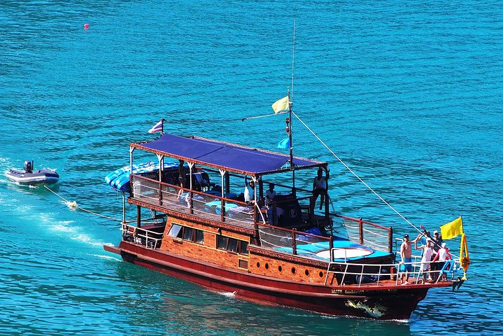 Private Full-Day Blue Dragon Yacht for Snorkeling Koh Tan & Visit Pink Dolphin - Image 1