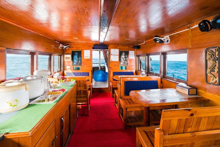 Private Half-Day Blue Dragon Yacht for Snorkeling Koh Tan & Visit Pig Island - Image 5