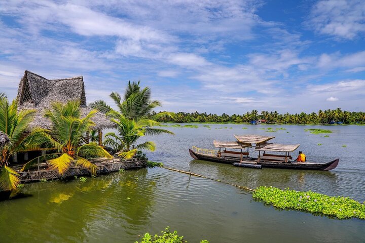 Backwaters Bliss: Cochin to Alleppey Escape - Image 5