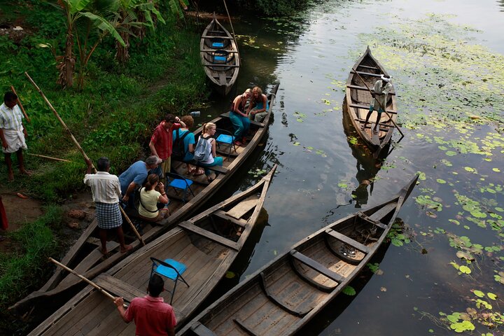 Backwaters Bliss: Cochin to Alleppey Escape - Image 4