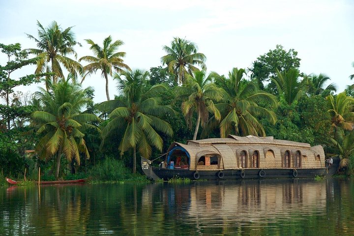 Kerala Honeymoon Special Package with Private Houseboat  - Image 5