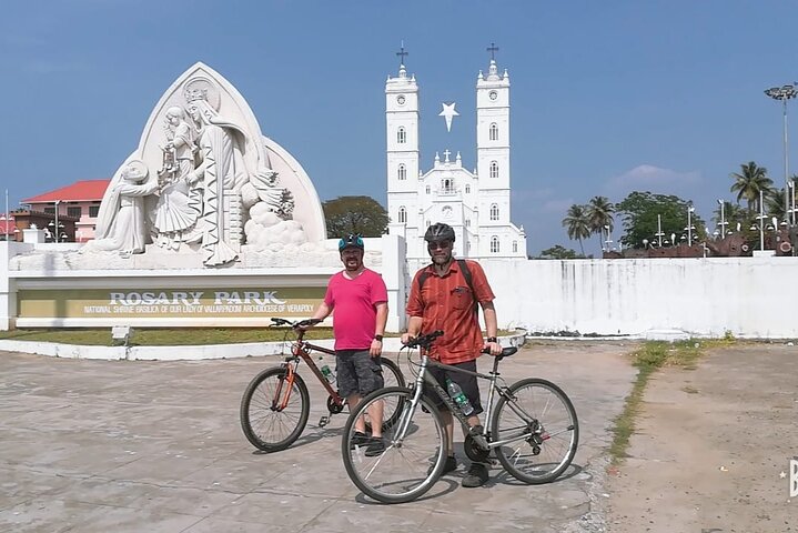 Kochi Islands & Backwaters Bike Tour with Pickup from Cruise Ships - Image 2
