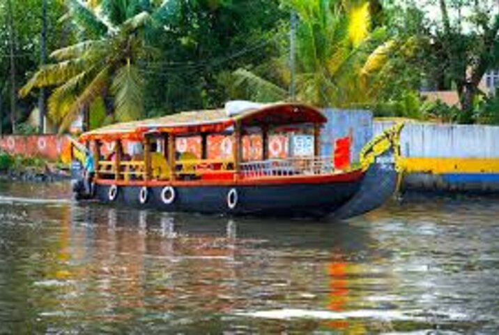 Kumarakom Backwater Excursion for group or single - Image 1
