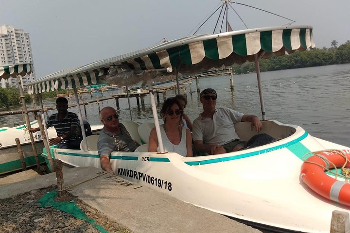 One hour Backwater Tour and tuk tuk tour in kochi with pickup  - Image 4