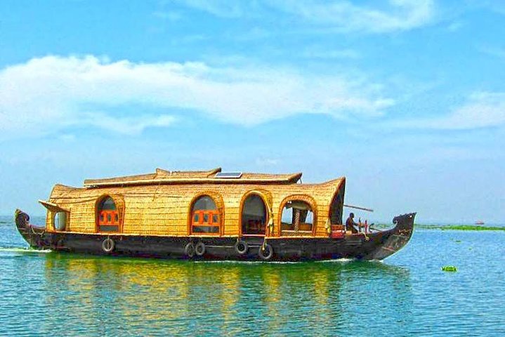 Private Kerala Backwater Houseboat Day Cruise with Lunch from Cochin - Image 3