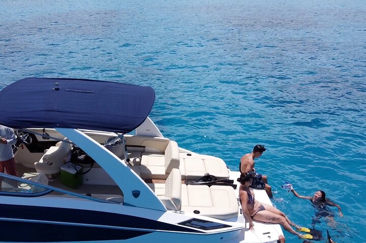 Luxury Private Boat Charter in Big Island Hawaii - Image 2