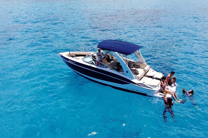 Luxury Private Boat Charter in Big Island Hawaii - Image 1