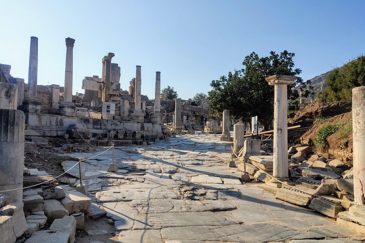 SKIP THE LINE : Private Tour of Ephesus with Traditional lunch - Image 4