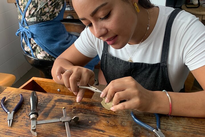 Private Initiation Workshops to Jewelry in Coruña - Image 1