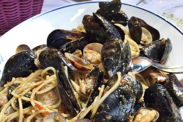 Cinque Terre Boat Tour with seafood lunch in Vernazza - Image 3