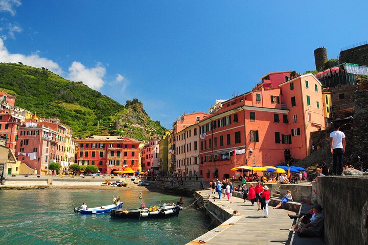 Cinque Terre Boat Tour with seafood lunch in Vernazza - Image 2