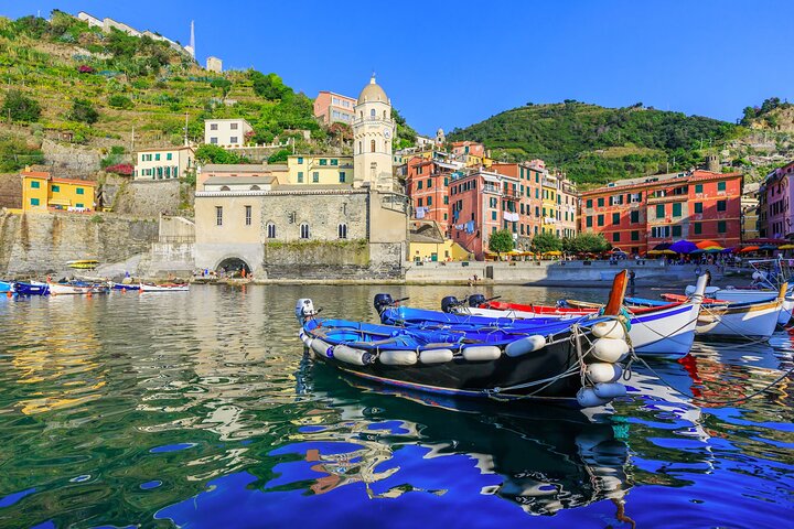 Cinque Terre Boat Tour with seafood lunch in Vernazza - Image 1
