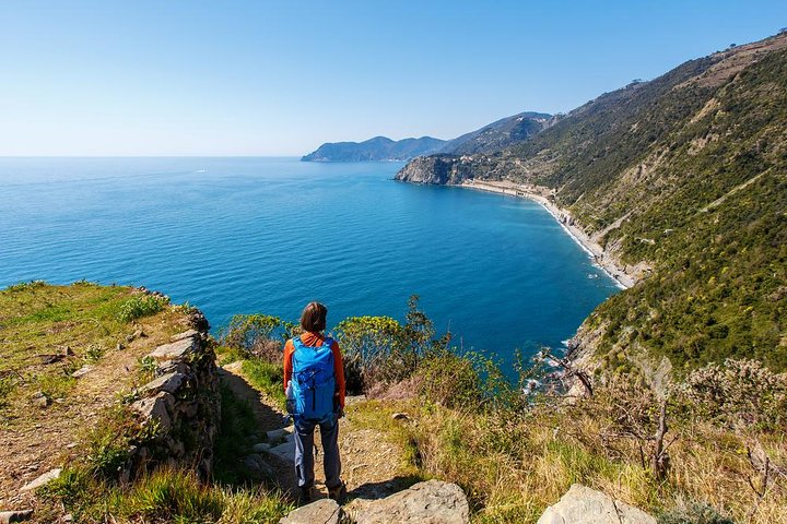 Cinque Terre hiking tour from La Spezia train station - Image 2