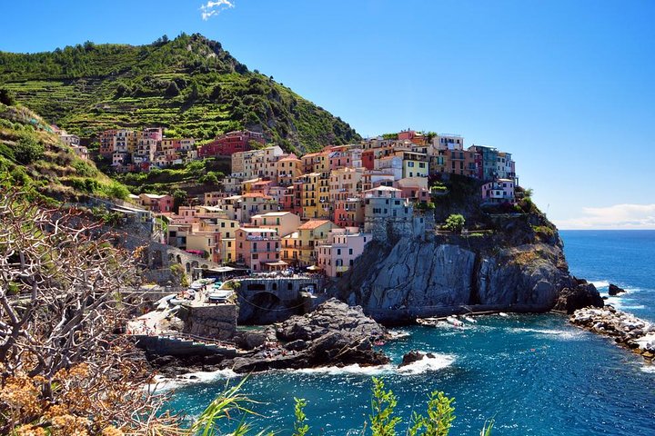 Cinque Terre hiking tour from La Spezia train station - Image 3