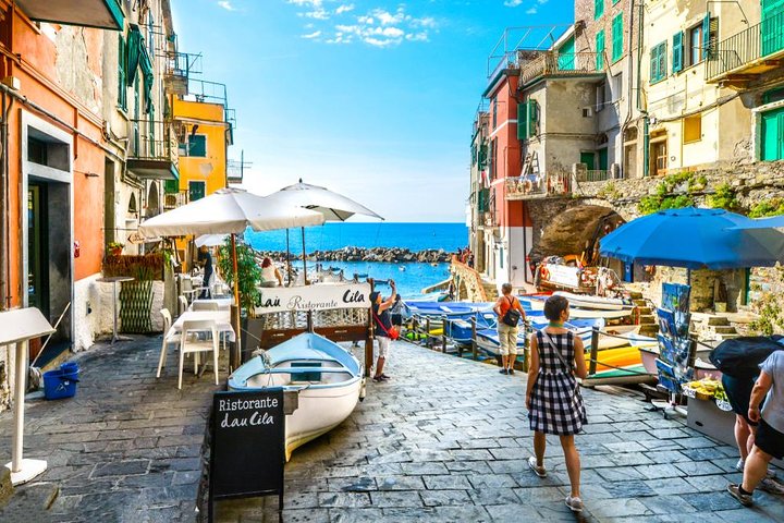Cinque Terre hiking tour from La Spezia train station - Image 5