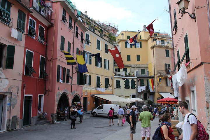 Day trip from La Spezia pier: Cinque terre full immersion - private tour - Image 2