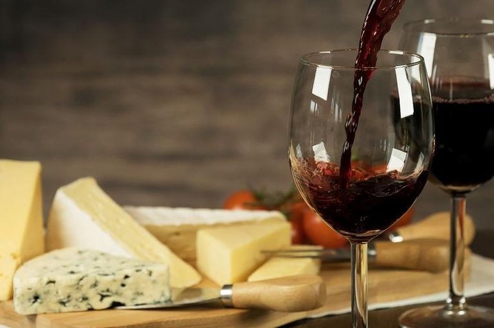 Day trip from La Spezia pier: San Gimignano and wine tasting - private tour - Image 2