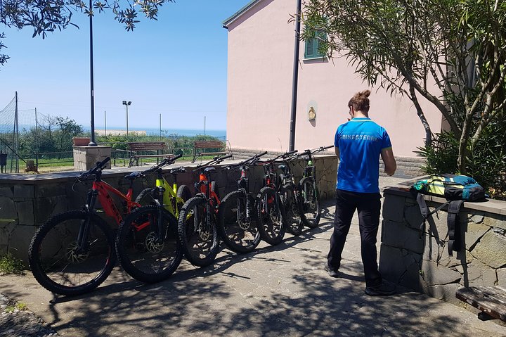 E-bike tour in the National Park of Cinque Terre - Image 3