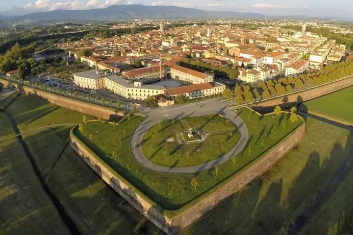 Private Round Trip from La Spezia Port to Pisa and Lucca Italy - Image 5