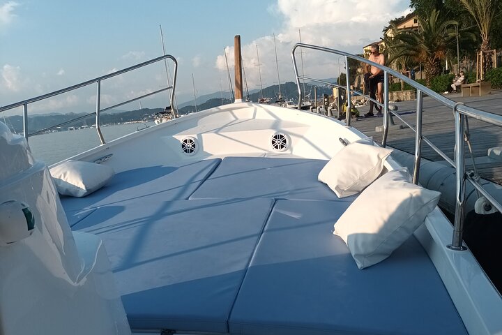 Sunset Boat Tour in the Cinque Terre - Image 5