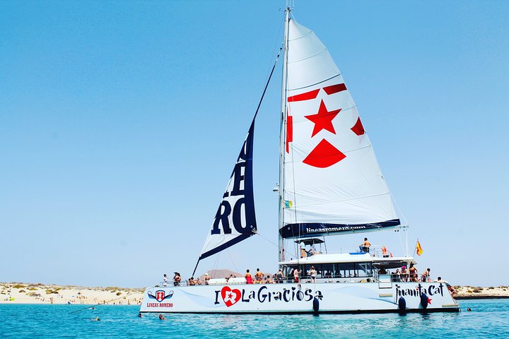 Lanzarote: La Graciosa island cruise with lunch and water activities - Image 1