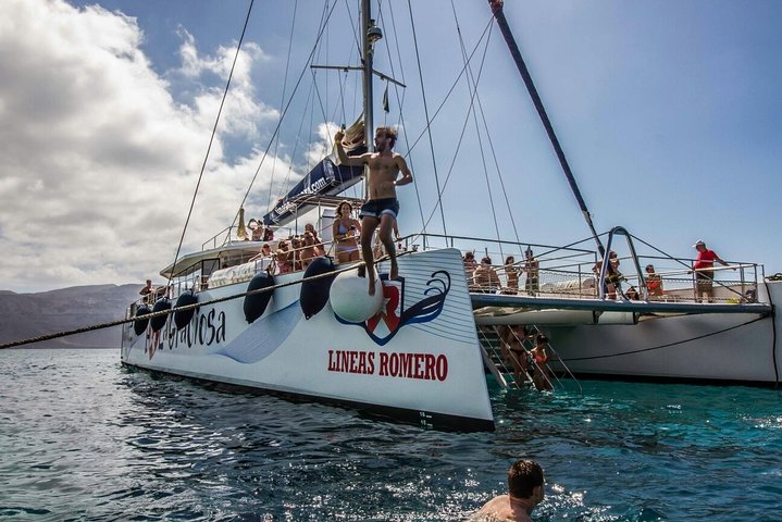 Lanzarote: La Graciosa island cruise with lunch and water activities - Image 3