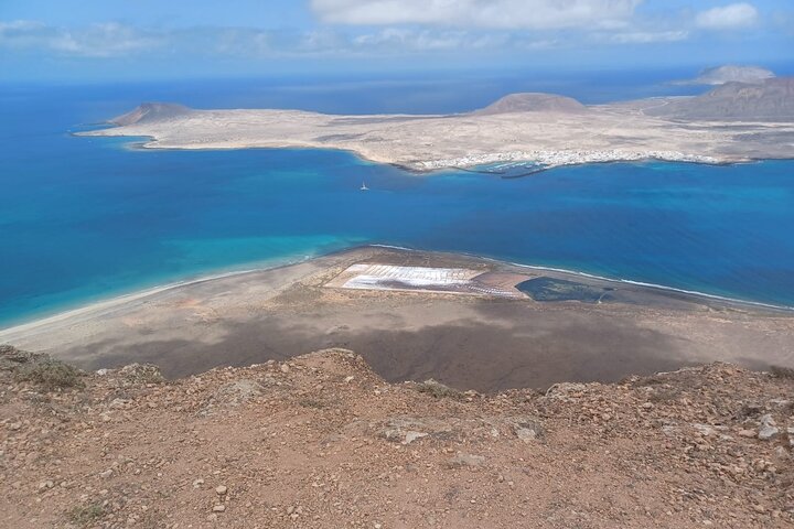 North Tour, Viewpoint, Brunch, White beach & lava pools - Image 1