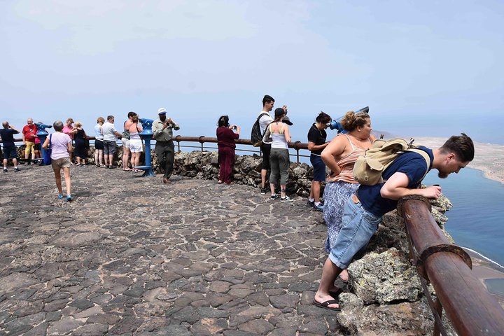 Premium Tour Timanfaya National Park and Cueva de Los Verdes - Image 5