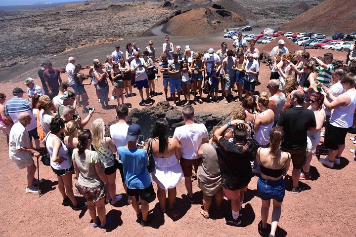 Premium Tour Timanfaya National Park and Cueva de Los Verdes - Image 1