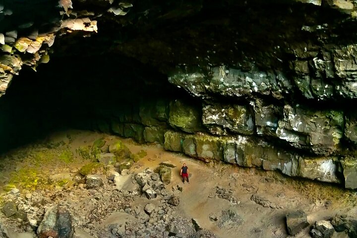Private Tour of the Atlantis Tunnel and La Corona Volcano - Image 1