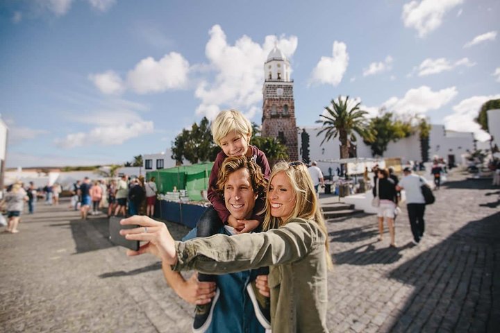 Teguise Market and La Graciosa Island Tour - Image 3