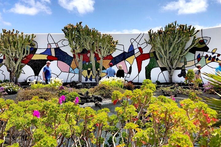 Tour to César Manrique Foundation, Cactus Garden and Teguise for cruise passengers - Image 3