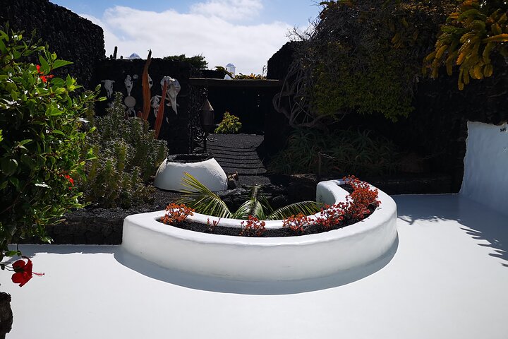 Tour to César Manrique Foundation, Cactus Garden and Teguise for cruise passengers - Image 4
