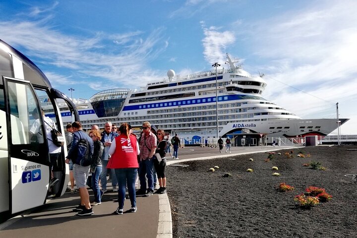 Tour to Timanfaya, La Geria and Laguna Verde for cruise passengers - Image 1
