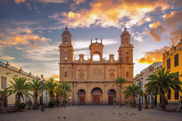 Las Palmas Old Town private walking tour - Image 1