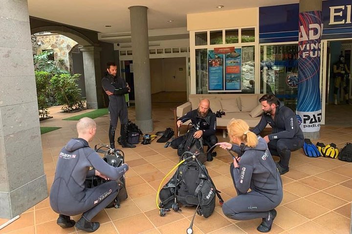 Open Water Diver Scuba Diving Course in Puerto de Mogan - Image 1