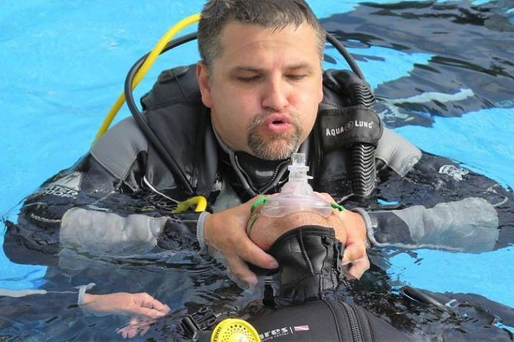 PADI Pro Divemaster course at Puerto de Mogan - Image 2
